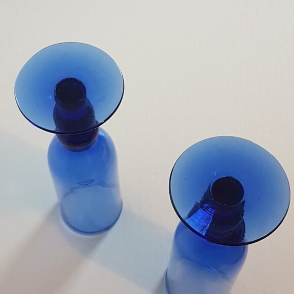 Cobalt Blue Hand Blown Champagne Glasses, Set of 2 Tall Wine Glasses, 8oz - Picture 6 of 6